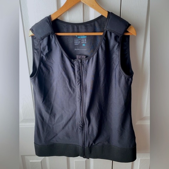 Marena Recovery Other - Marena RECOVERY Black‎ Sleeveless Full-Zip Adjustable Shoulders Vest SZ 2XL